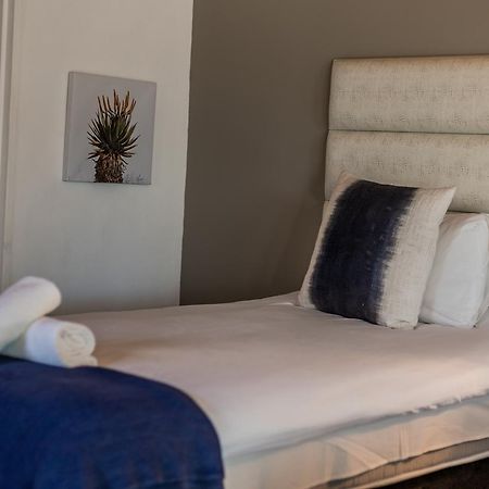 Out Of Africa Guesthouse Otjiwarongo Exterior photo