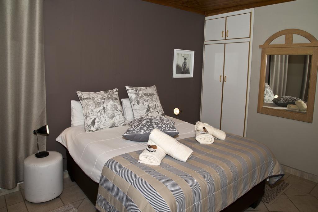 Out Of Africa Guesthouse Otjiwarongo Exterior photo