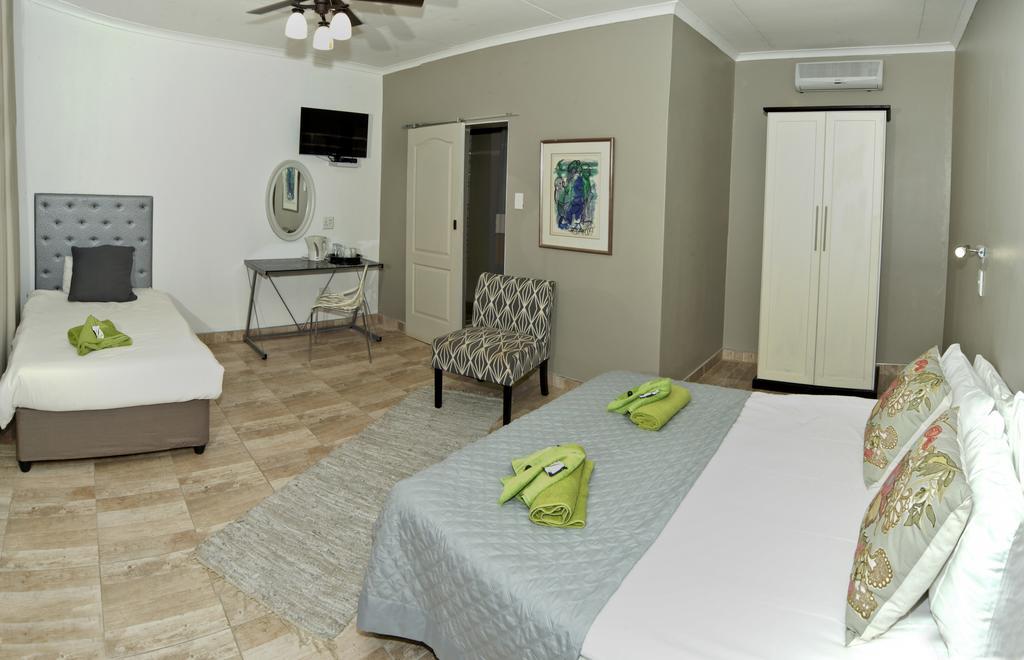Out Of Africa Guesthouse Otjiwarongo Exterior photo