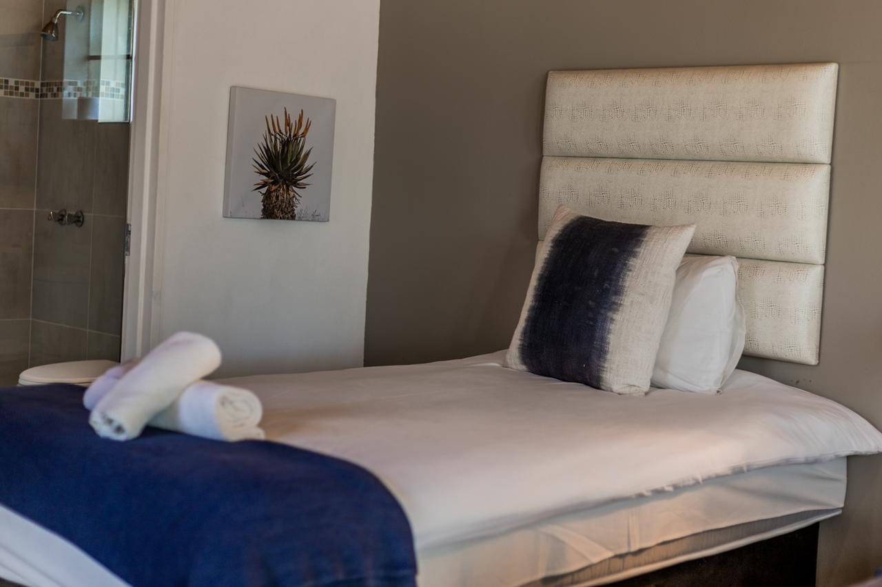 Out Of Africa Guesthouse Otjiwarongo Exterior photo