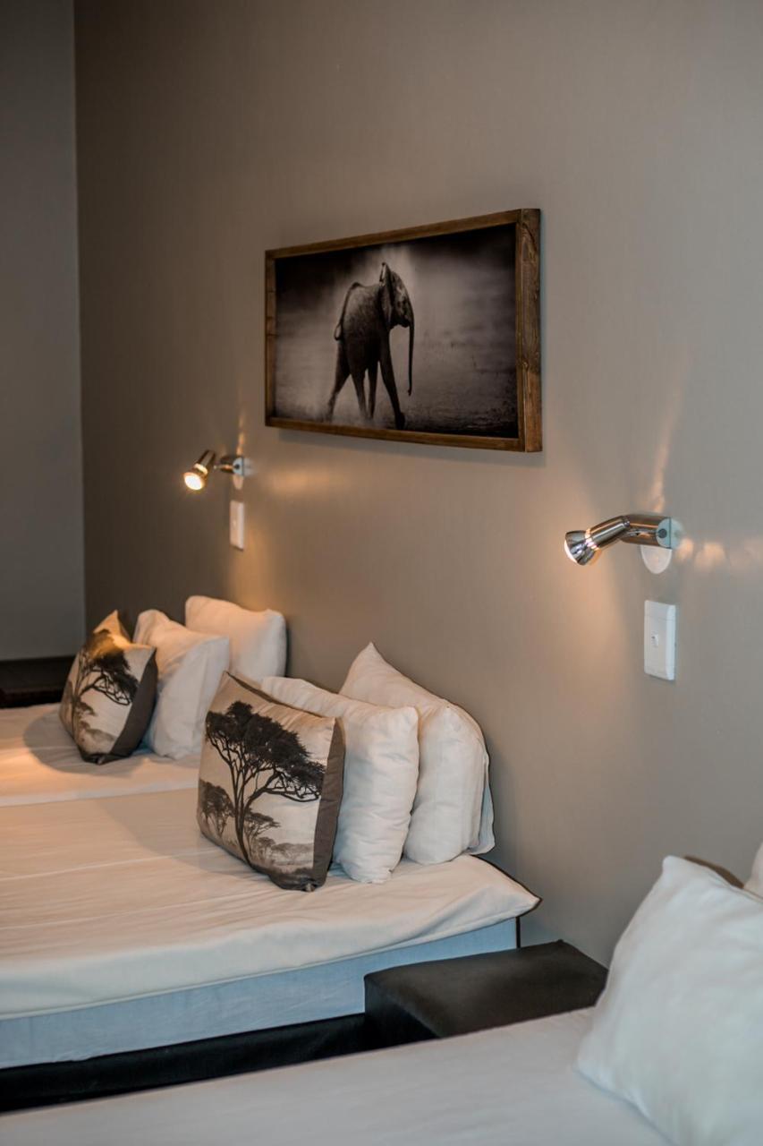 Out Of Africa Guesthouse Otjiwarongo Exterior photo